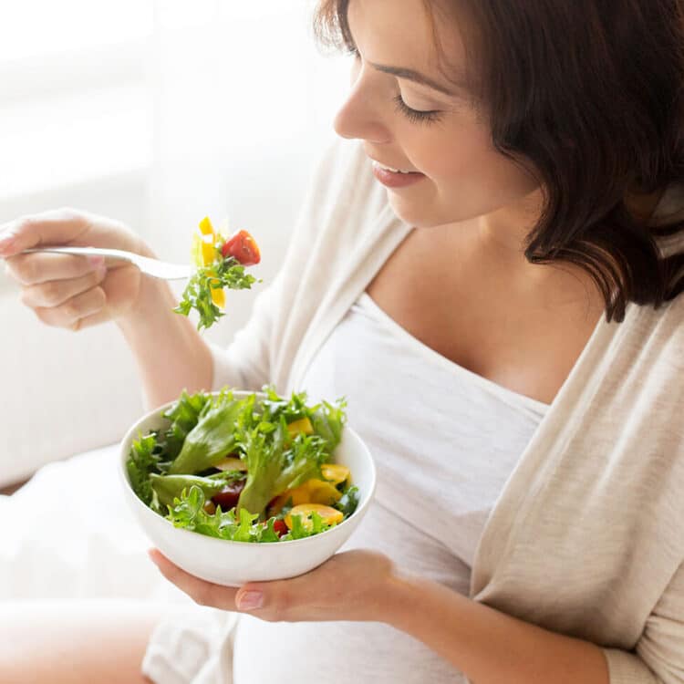 Bem Estar - Frango com salada não é sempre a opção mais saudável do cardápio